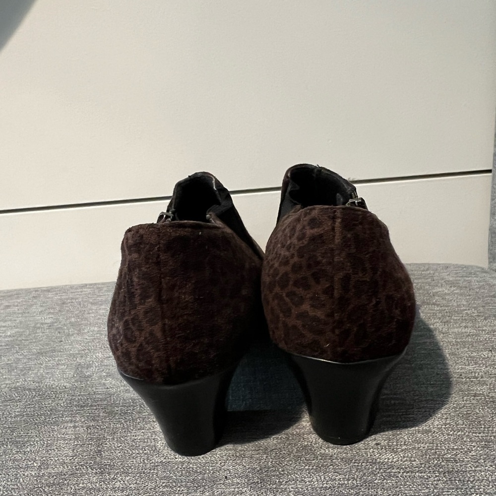 Munro Womens Brown Leopard Print Fabric Zip Up Booties - Picture 4 of 6